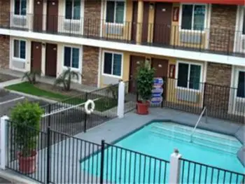 Ontario Inn y Suites 7