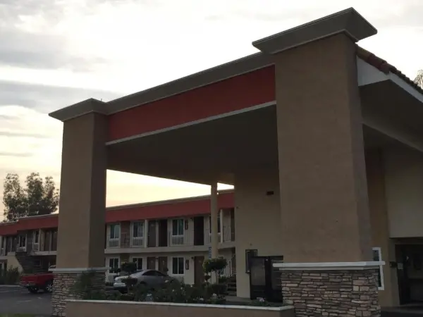 Ontario Inn y Suites